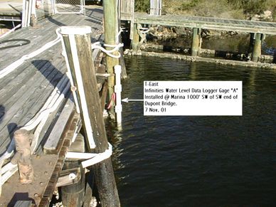 A sign on the side of a dock that says " water level data logger g ".